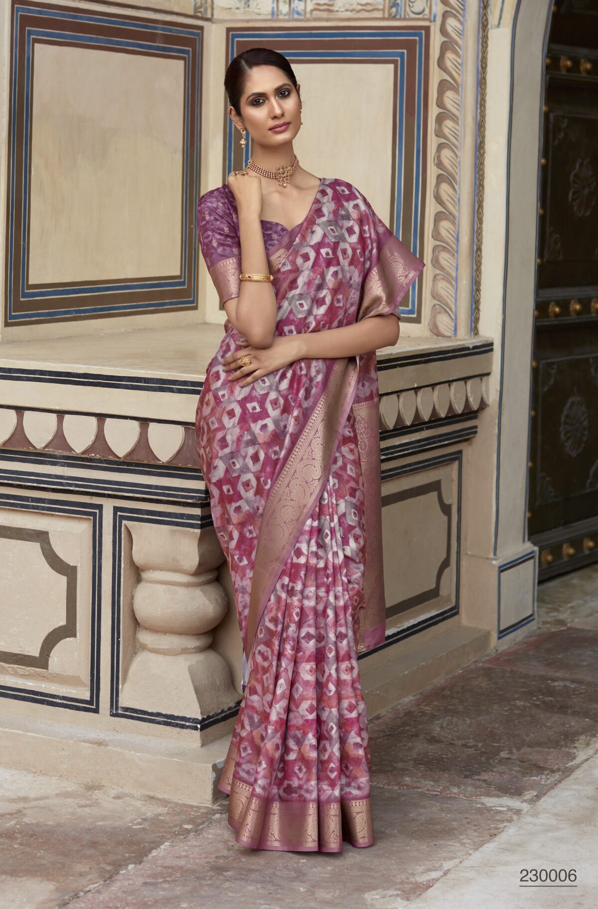 Stunning Silk Saree in Beautiful Tone for Festive Wear