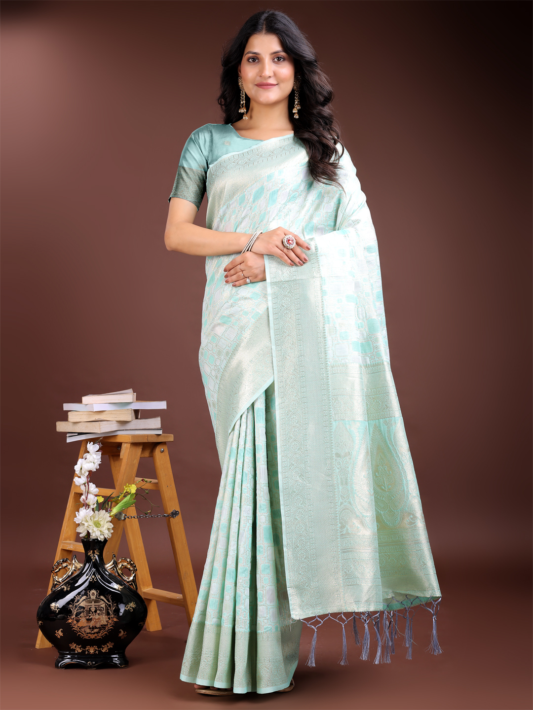 Chic Sea Green Linen Cotton Saree – Minimalist & Modern Appeal