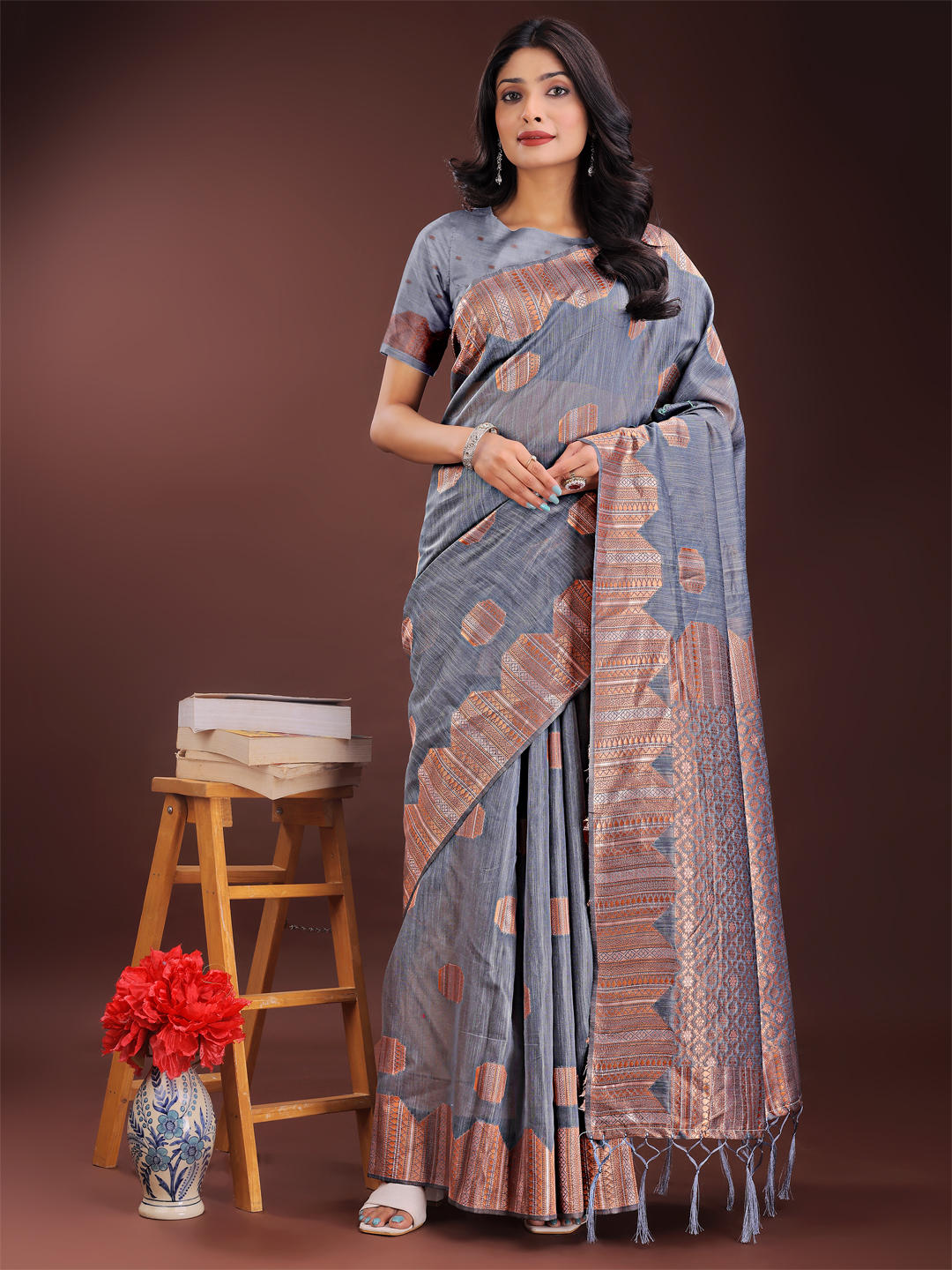 Graceful Grey Linen Cotton Saree with Traditional Weave