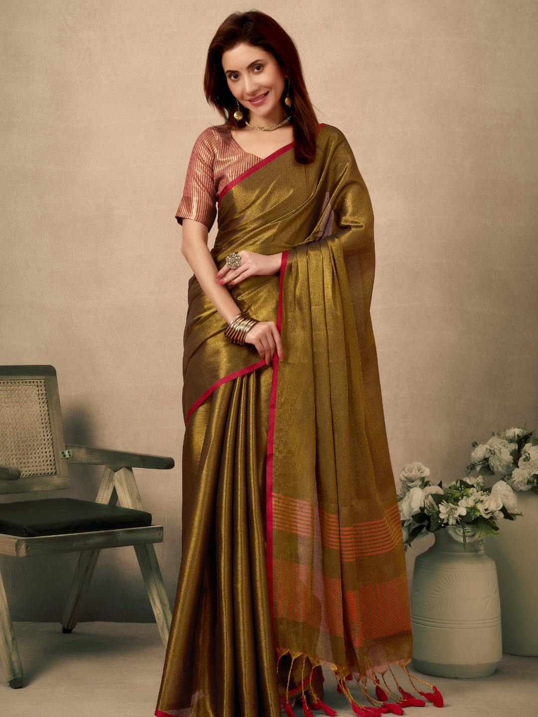 Beautiful Green Saree with Contrast Weave, Delicate Border & Stylish Pallu