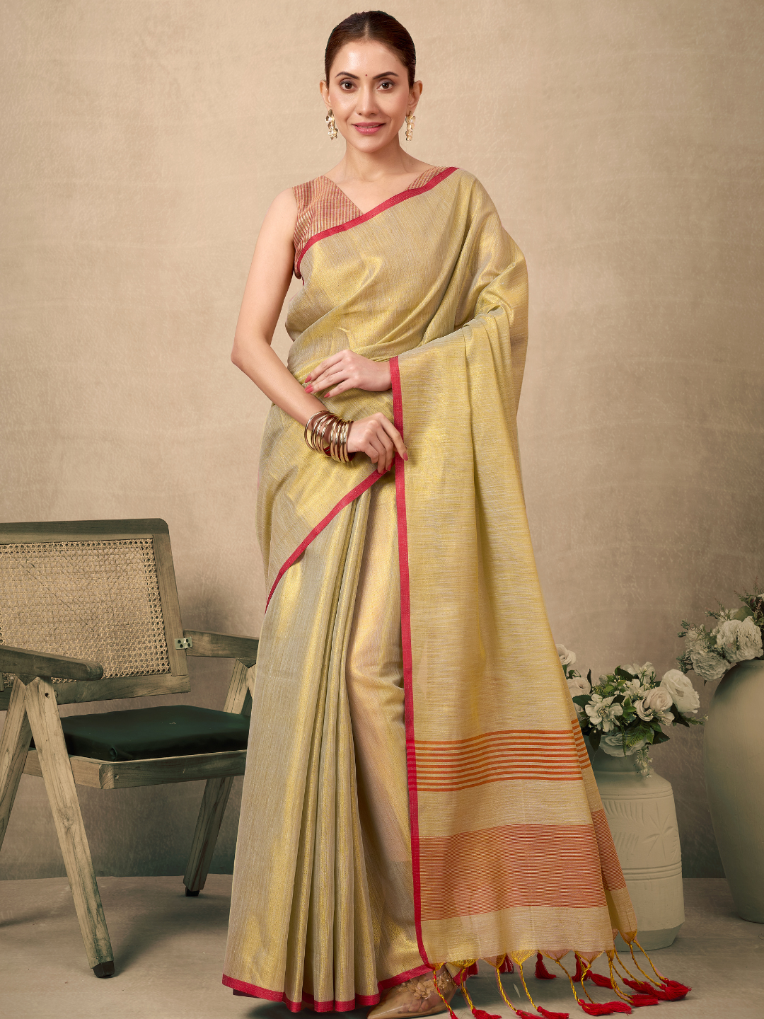 Timeless White Saree with Contrasting Pallu and Delicate Thin Border